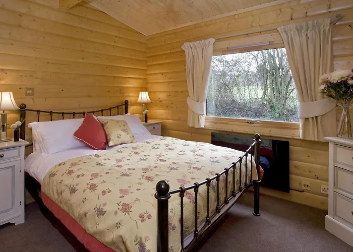 Cherbridge Lodges - Riverside Lodges, Short Lets